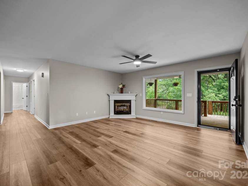 16 Lake Forest Lane, Hendersonville, NC 28739.  MLS# CAR4258003, YatesRealty ID 18815. 