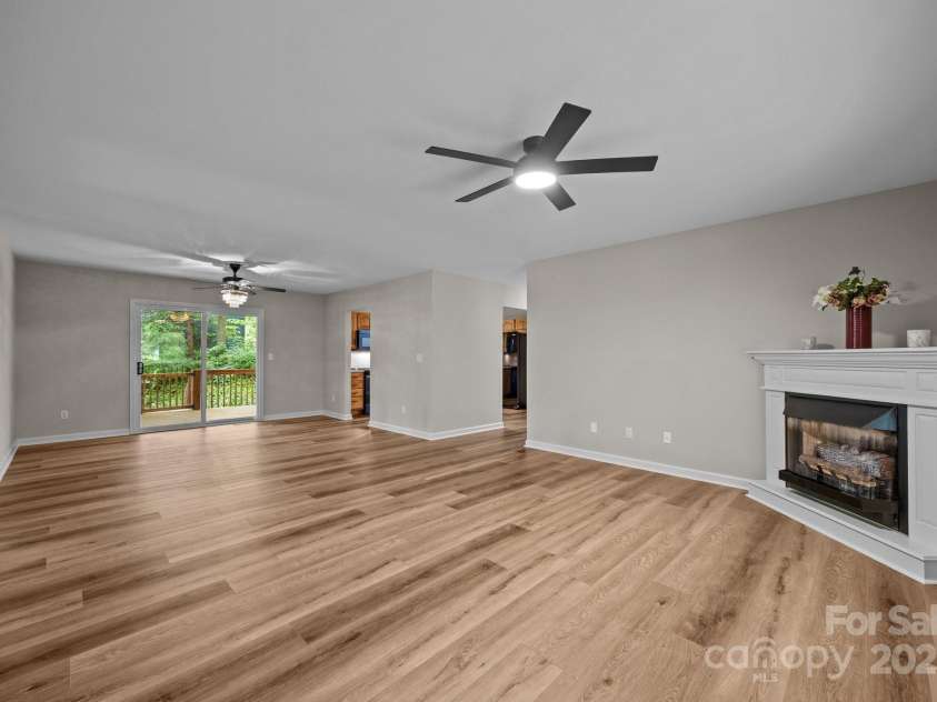 16 Lake Forest Lane, Hendersonville, NC 28739.  MLS# CAR4258003, YatesRealty ID 18815. 