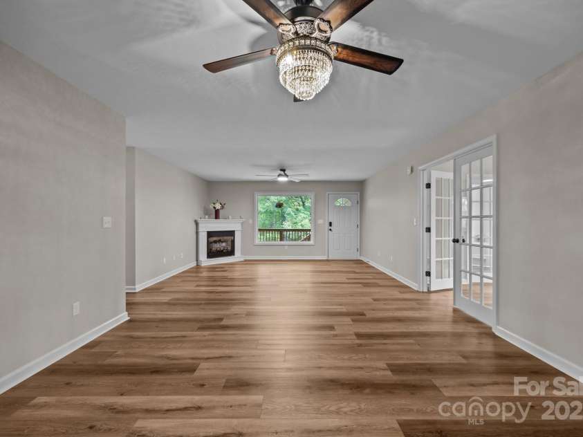 16 Lake Forest Lane, Hendersonville, NC 28739.  MLS# CAR4258003, YatesRealty ID 18815. 