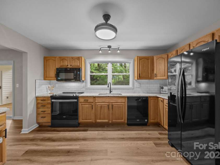 16 Lake Forest Lane, Hendersonville, NC 28739.  MLS# CAR4258003, YatesRealty ID 18815. 