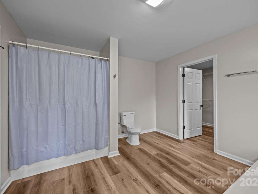 16 Lake Forest Lane, Hendersonville, NC 28739.  MLS# CAR4258003, YatesRealty ID 18815. 