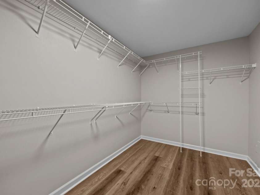 16 Lake Forest Lane, Hendersonville, NC 28739.  MLS# CAR4258003, YatesRealty ID 18815. 