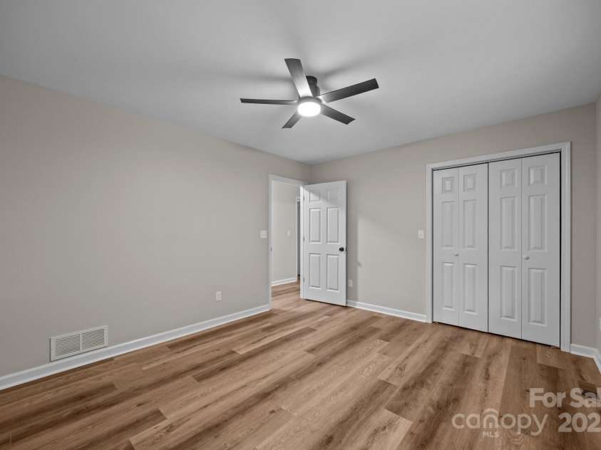 16 Lake Forest Lane, Hendersonville, NC 28739.  MLS# CAR4258003, YatesRealty ID 18815. 