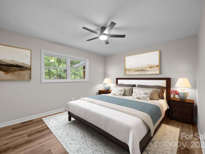 16 Lake Forest Lane, Hendersonville, NC 28739.  MLS# CAR4258003, YatesRealty ID 18815. 