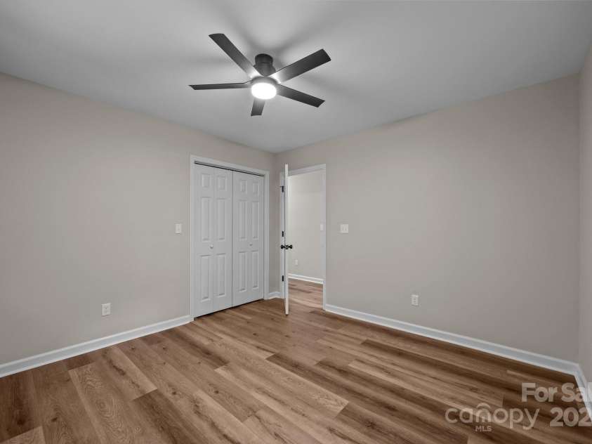 16 Lake Forest Lane, Hendersonville, NC 28739.  MLS# CAR4258003, YatesRealty ID 18815. 