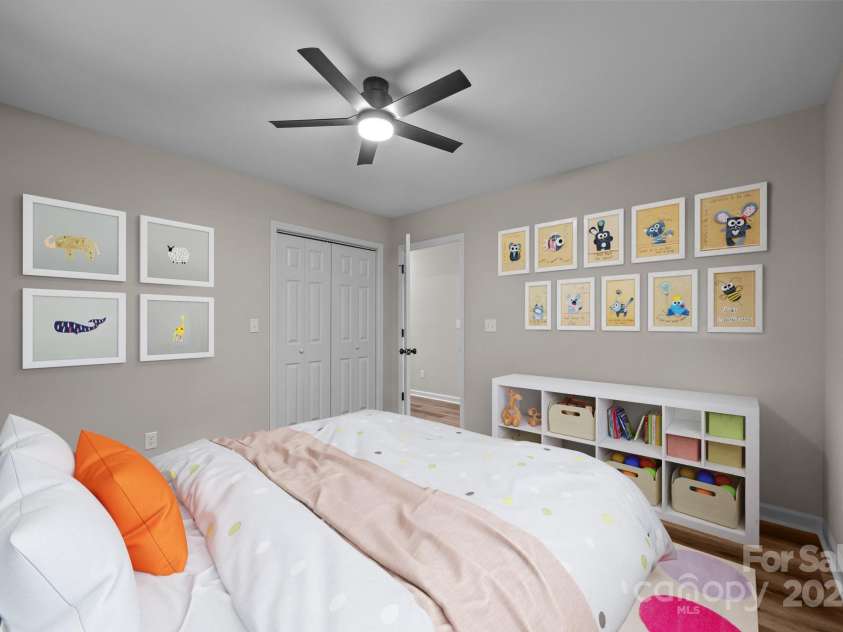 16 Lake Forest Lane, Hendersonville, NC 28739.  MLS# CAR4258003, YatesRealty ID 18815. 