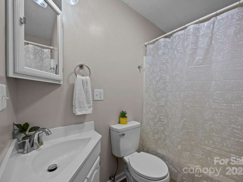 16 Lake Forest Lane, Hendersonville, NC 28739.  MLS# CAR4258003, YatesRealty ID 18815. 