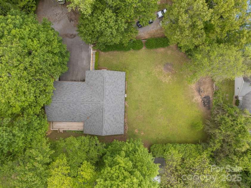 16 Lake Forest Lane, Hendersonville, NC 28739.  MLS# CAR4258003, YatesRealty ID 18815. 