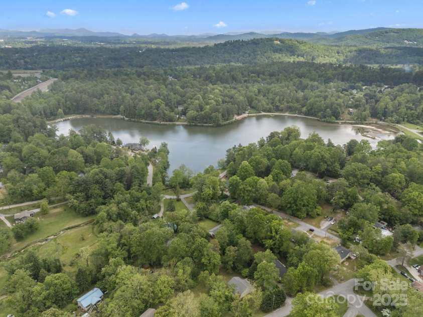 16 Lake Forest Lane, Hendersonville, NC 28739.  MLS# CAR4258003, YatesRealty ID 18815. 