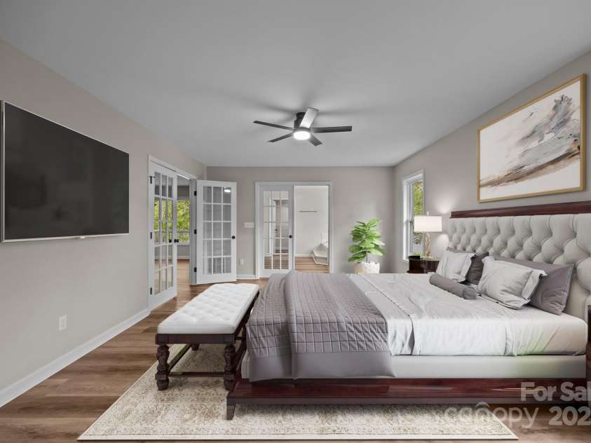 16 Lake Forest Lane, Hendersonville, NC 28739.  MLS# CAR4258003, YatesRealty ID 18815. 