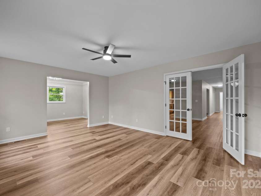 16 Lake Forest Lane, Hendersonville, NC 28739.  MLS# CAR4258003, YatesRealty ID 18815. 