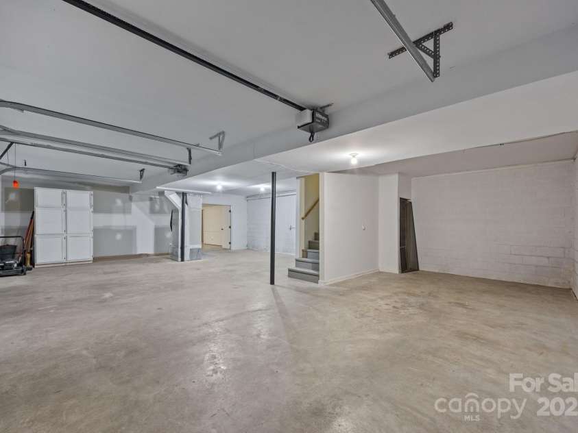 16 Lake Forest Lane, Hendersonville, NC 28739.  MLS# CAR4258003, YatesRealty ID 18815. 