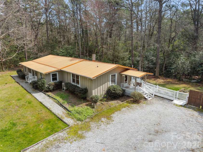 18 Holly Springs Drive, Sapphire, NC 28774.  MLS# CAR4358967, YatesRealty ID 18815. 