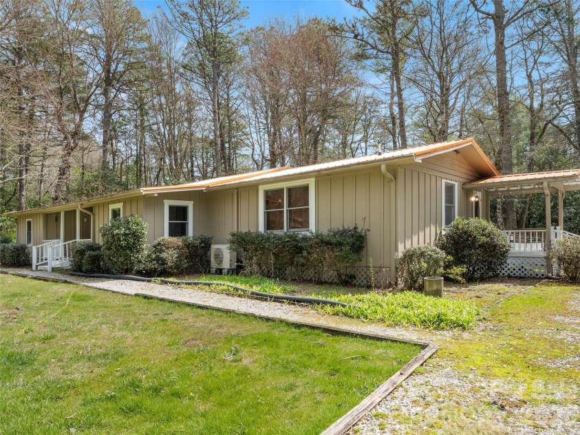 18 Holly Springs Drive, Sapphire, NC 28774.  MLS# CAR4358967, YatesRealty ID 18815. 