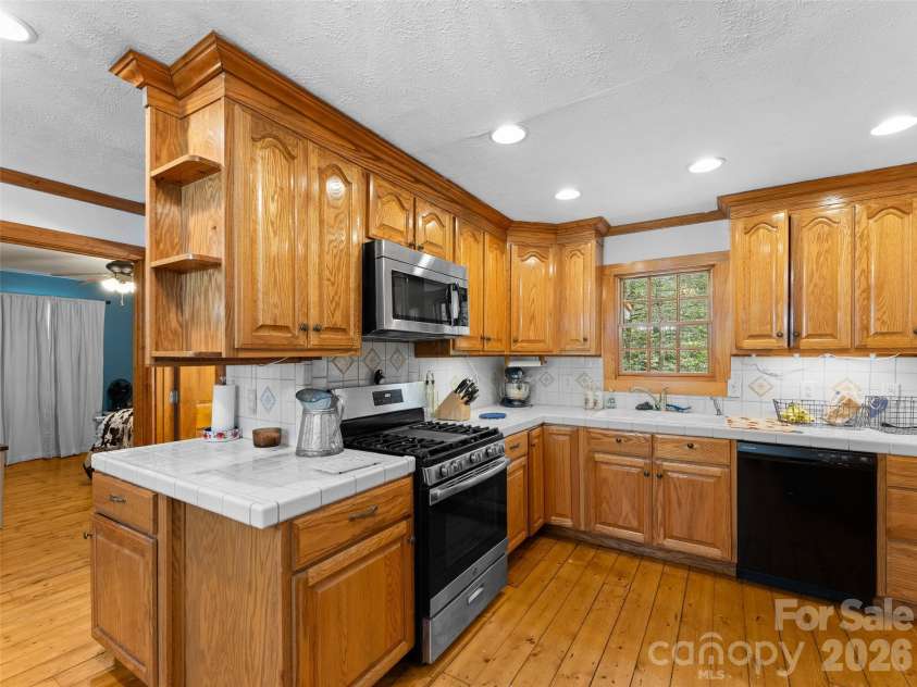18 Holly Springs Drive, Sapphire, NC 28774.  MLS# CAR4358967, YatesRealty ID 18815. 