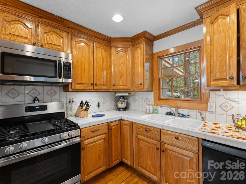 18 Holly Springs Drive, Sapphire, NC 28774.  MLS# CAR4358967, YatesRealty ID 18815. 