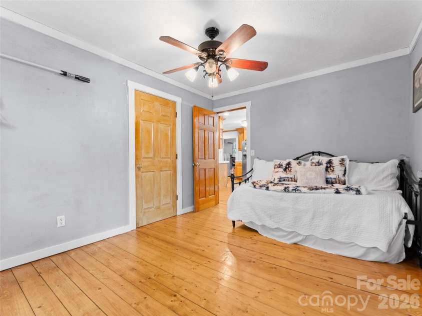 18 Holly Springs Drive, Sapphire, NC 28774.  MLS# CAR4358967, YatesRealty ID 18815. 