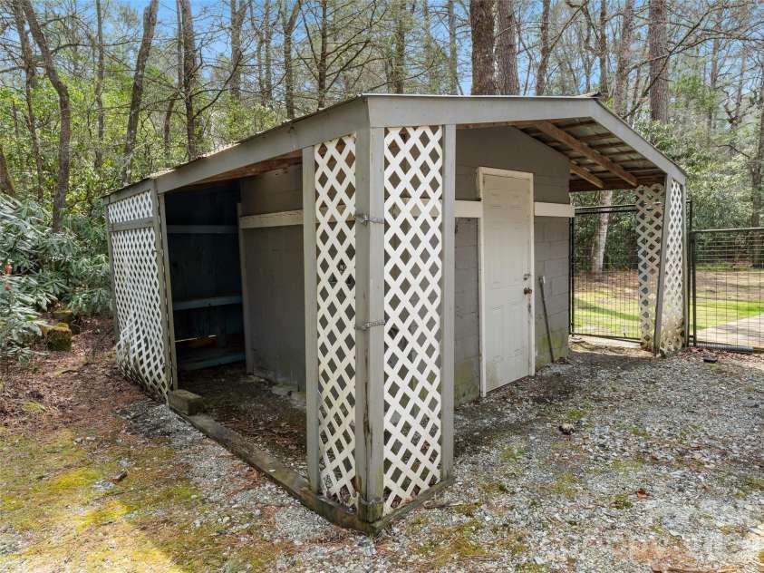 18 Holly Springs Drive, Sapphire, NC 28774.  MLS# CAR4358967, YatesRealty ID 18815. 