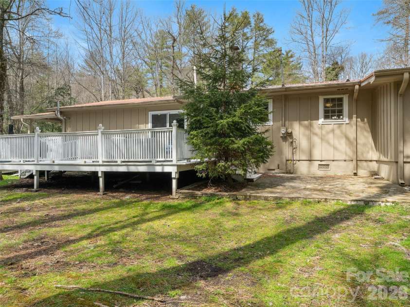 18 Holly Springs Drive, Sapphire, NC 28774.  MLS# CAR4358967, YatesRealty ID 18815. 