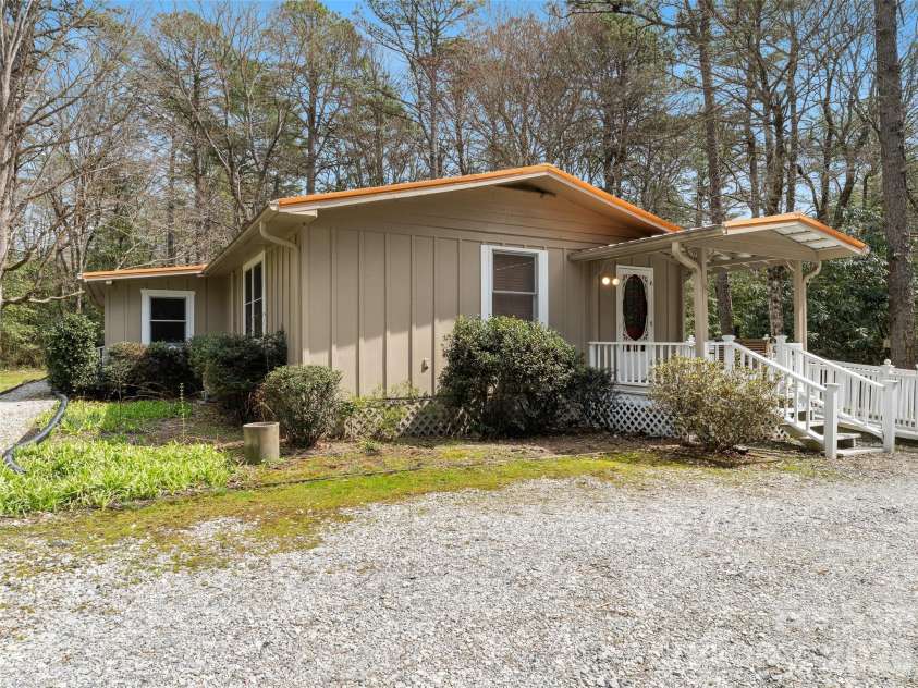 18 Holly Springs Drive, Sapphire, NC 28774.  MLS# CAR4358967, YatesRealty ID 18815. 