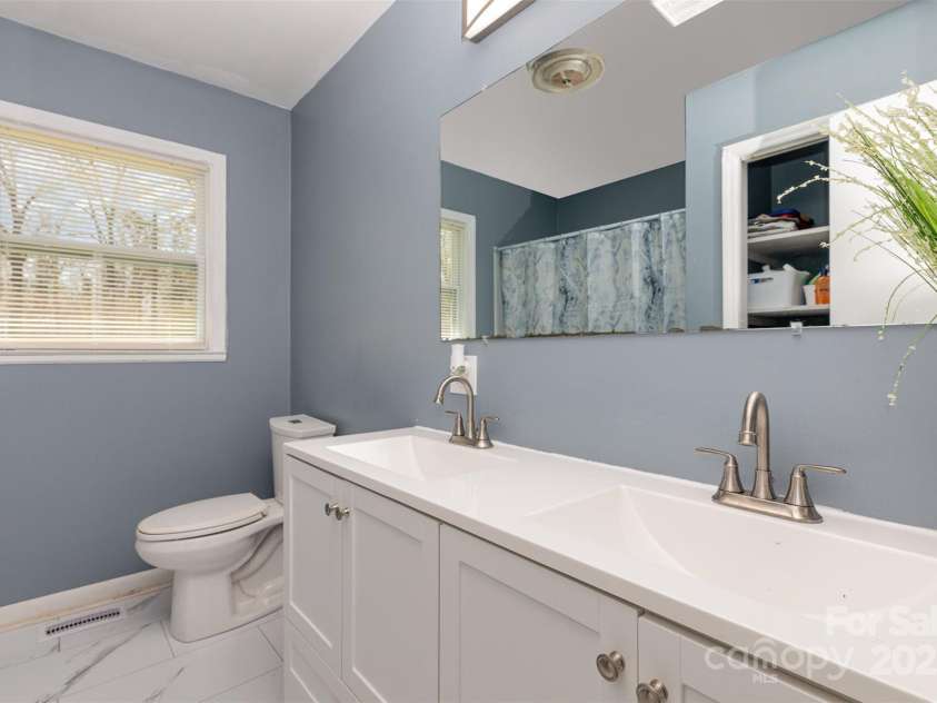 1747 Williams Circle, Lancaster, SC 29720.  MLS# CAR4239504, YatesRealty ID 18816. Bathroom