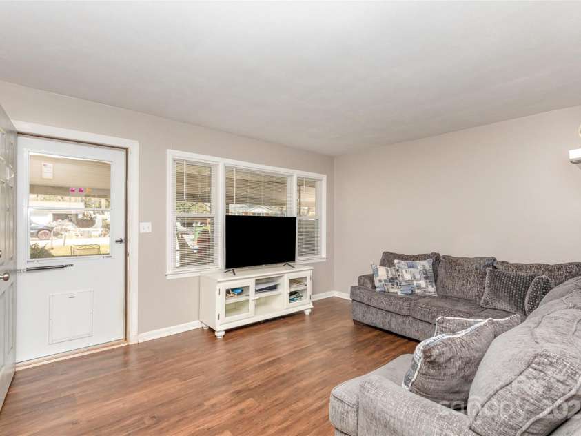 1747 Williams Circle, Lancaster, SC 29720.  MLS# CAR4239504, YatesRealty ID 18816. Front living room