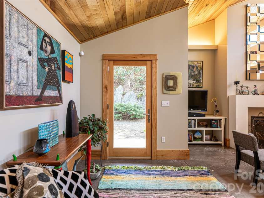 33 Robinson Creek Road, Asheville, NC 28803.  MLS# CAR4359892, YatesRealty ID 18816. 