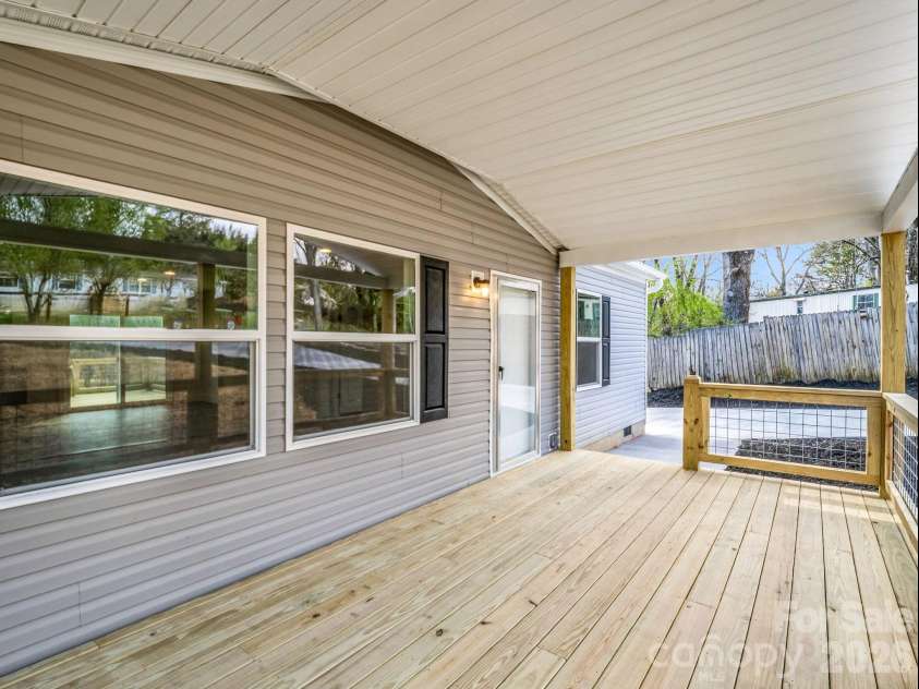 129 Haven Road, East Flat Rock, NC 28726.  MLS# CAR4363953, YatesRealty ID 18817. 