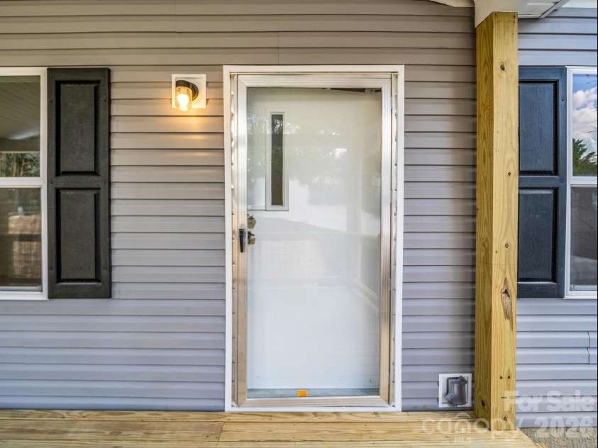 129 Haven Road, East Flat Rock, NC 28726.  MLS# CAR4363953, YatesRealty ID 18817. 