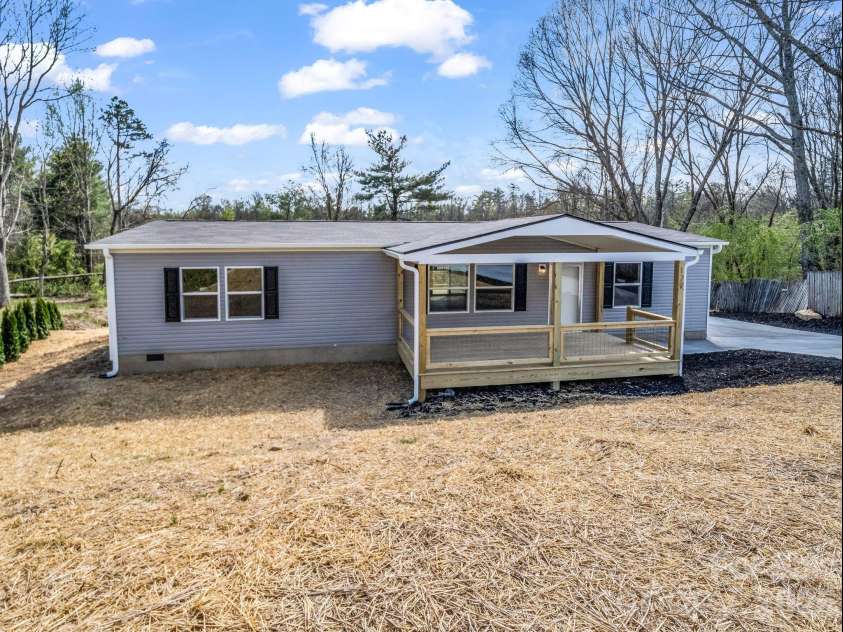 129 Haven Road, East Flat Rock, NC 28726.  MLS# CAR4363953, YatesRealty ID 18817. 