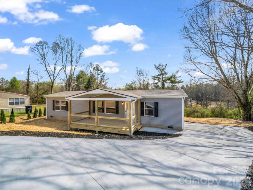 129 Haven Road, East Flat Rock, NC 28726.  MLS# CAR4363953, YatesRealty ID 18817. 