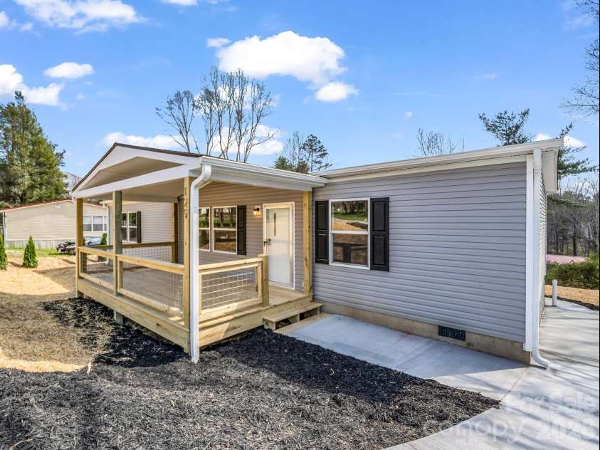 129 Haven Road, East Flat Rock, NC 28726.  MLS# CAR4363953, YatesRealty ID 18817. 