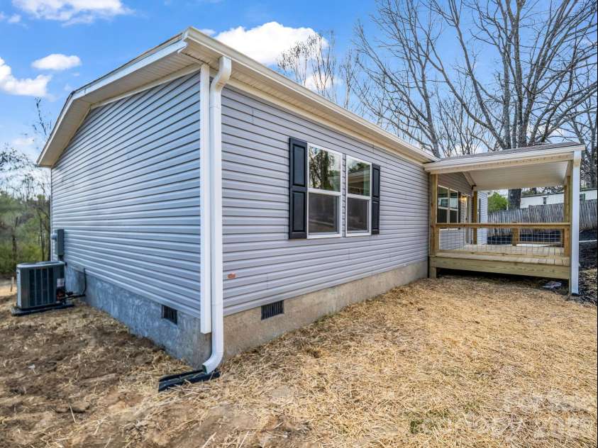 129 Haven Road, East Flat Rock, NC 28726.  MLS# CAR4363953, YatesRealty ID 18817. 