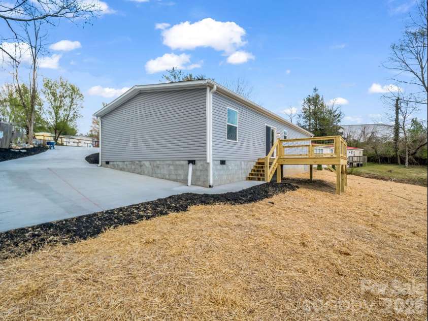 129 Haven Road, East Flat Rock, NC 28726.  MLS# CAR4363953, YatesRealty ID 18817. 