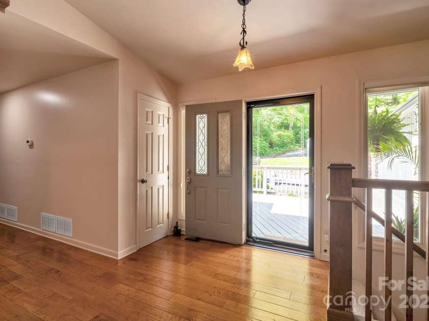 97 Ballantree Drive, Asheville, NC 28803.  MLS# CAR4231911, YatesRealty ID 18818. 
