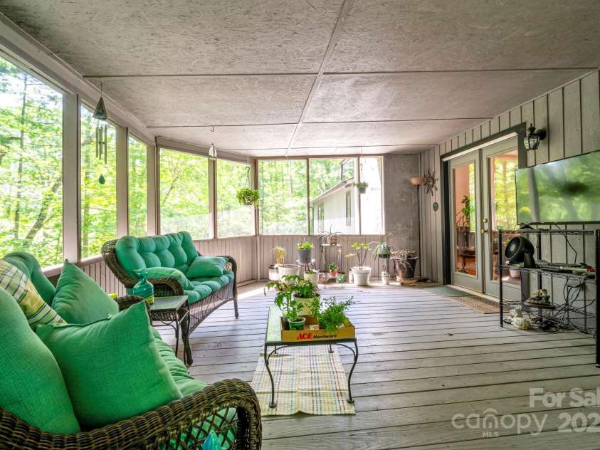 97 Ballantree Drive, Asheville, NC 28803.  MLS# CAR4231911, YatesRealty ID 18818. 