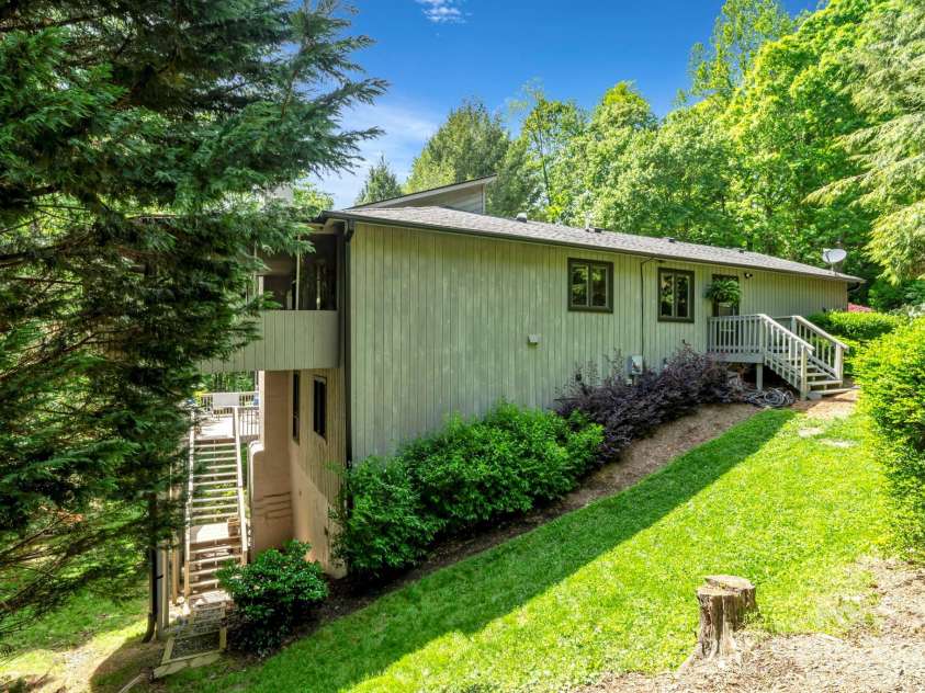 97 Ballantree Drive, Asheville, NC 28803.  MLS# CAR4231911, YatesRealty ID 18818. 