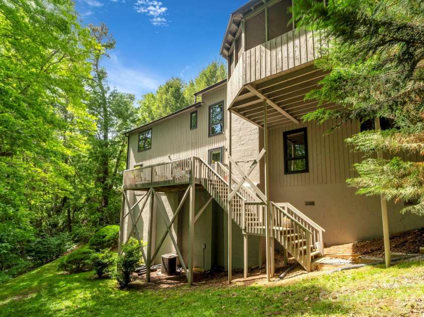 97 Ballantree Drive, Asheville, NC 28803.  MLS# CAR4231911, YatesRealty ID 18818. 