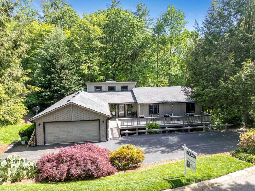 97 Ballantree Drive, Asheville, NC 28803.  MLS# CAR4231911, YatesRealty ID 18818. A first impression that feels like home