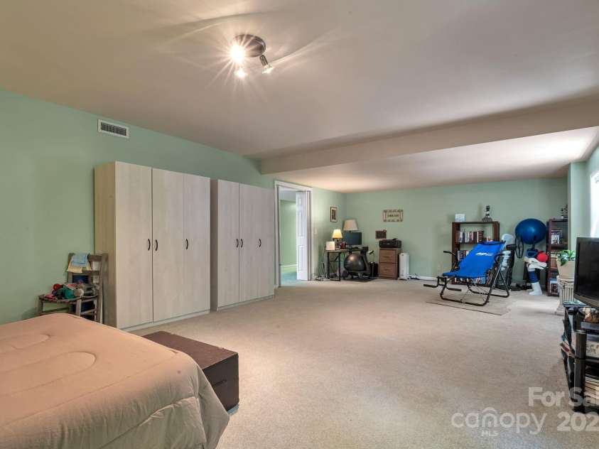 97 Ballantree Drive, Asheville, NC 28803.  MLS# CAR4231911, YatesRealty ID 18818. Bright, open layout with a full bedroom and flexible bonus area