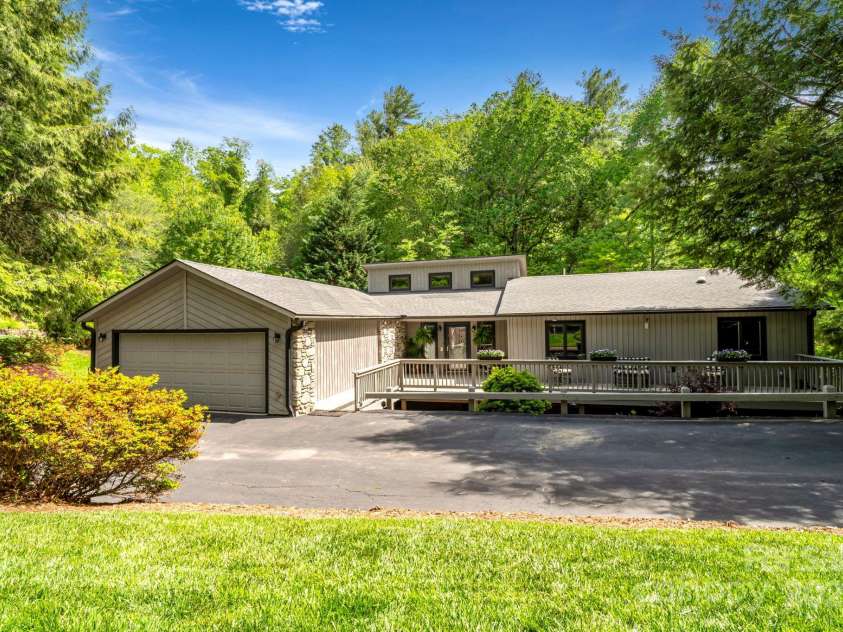 97 Ballantree Drive, Asheville, NC 28803.  MLS# CAR4231911, YatesRealty ID 18818. Spacious driveway