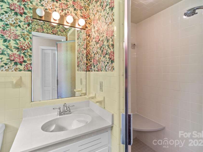 885 Roy Cline Road, Rockwell, NC 28138.  MLS# CAR4268618, YatesRealty ID 18819. En-suite bathroom