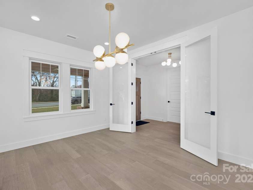 1817 Mint Street, Charlotte, NC 28203.  MLS# CAR4230999, YatesRealty ID 1882. Dining room