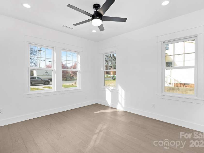 1817 Mint Street, Charlotte, NC 28203.  MLS# CAR4230999, YatesRealty ID 1882. Main level bedroom