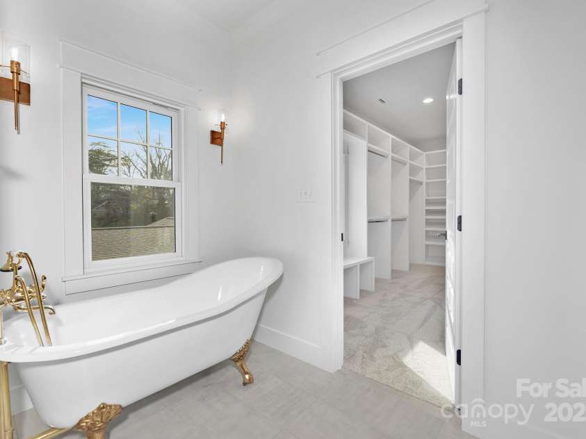 1817 Mint Street, Charlotte, NC 28203.  MLS# CAR4230999, YatesRealty ID 1882. Primary bath