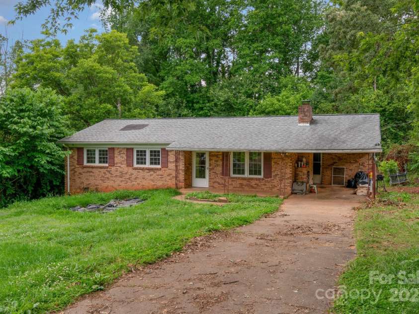 302 Kimberlee Drive, Shelby, NC 28152.  MLS# CAR4248743, YatesRealty ID 18820. 