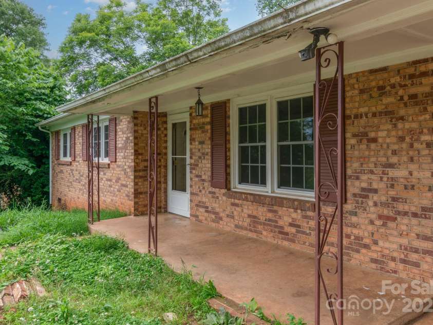 302 Kimberlee Drive, Shelby, NC 28152.  MLS# CAR4248743, YatesRealty ID 18820. 