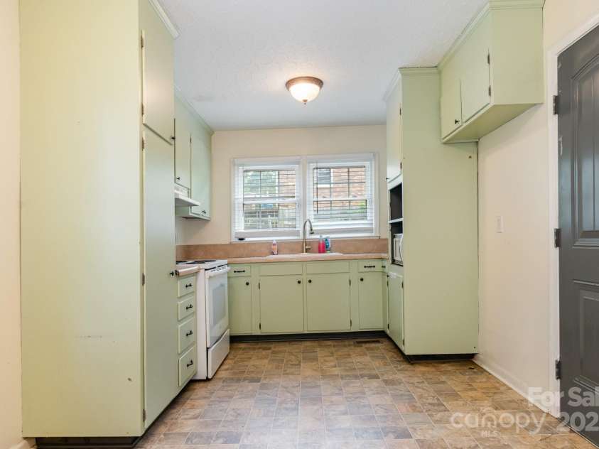 302 Kimberlee Drive, Shelby, NC 28152.  MLS# CAR4248743, YatesRealty ID 18820. 