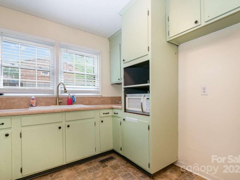 302 Kimberlee Drive, Shelby, NC 28152.  MLS# CAR4248743, YatesRealty ID 18820. 