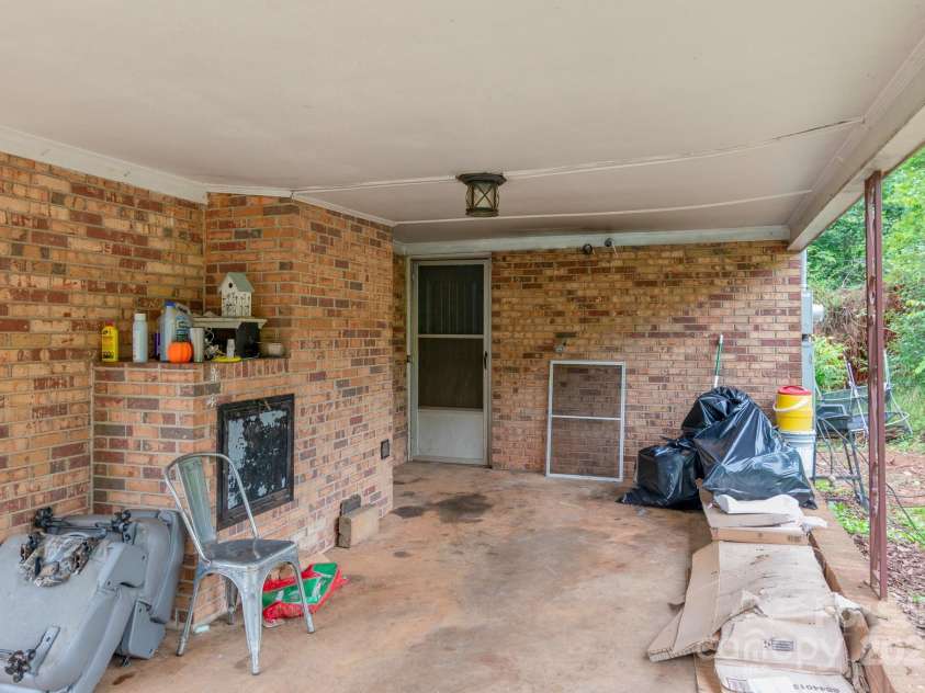 302 Kimberlee Drive, Shelby, NC 28152.  MLS# CAR4248743, YatesRealty ID 18820. 